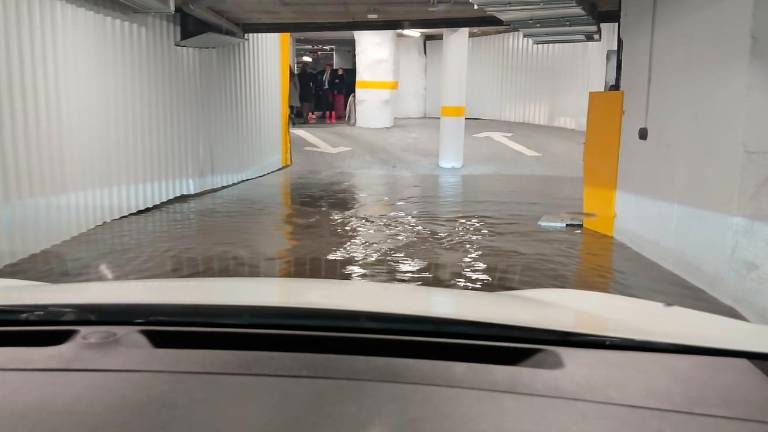 Problemas con el agua en la ampliación del aparcamiento de la Constitución