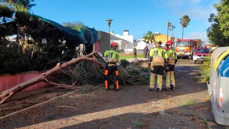 Un tornado deja cerca de treinta viviendas afectadas en Ayamonte (Huelva)