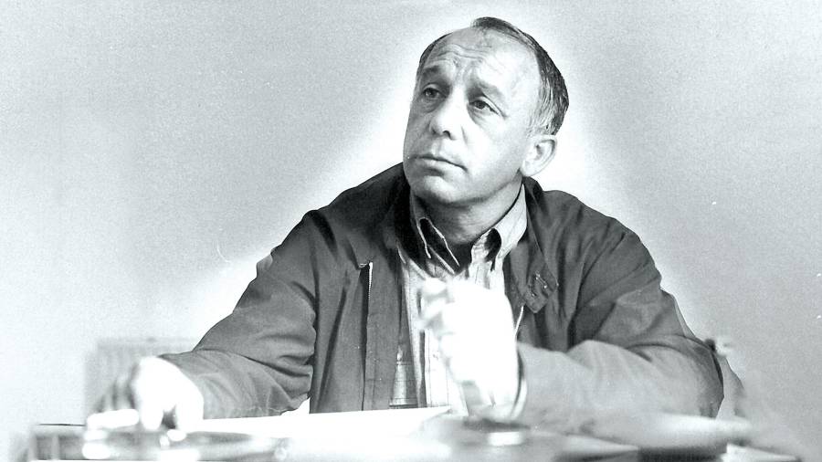 $!<i><b>AÑO 1987</b></i><i>. Luis Parra Parra recibe a Diario JAÉN en la Alcaldía del Ayuntamiento de Santiago-Pontones, para el especial de las Fiestas de Agosto en honor a La Purísima.</i>