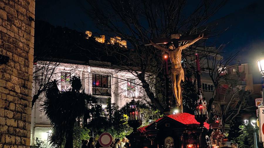 $!<i>La Buena Muerte, a su paso por la Plaza de los Jardinillos.</i>