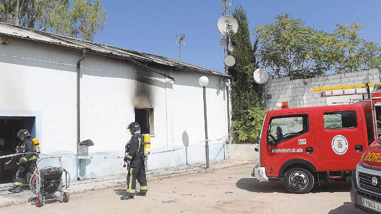 La Policía investiga la causa del incendio en Onda Jaén