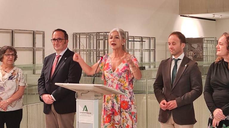 <i>La consejera Patricia del Pozo interviene, junto a José Ayala y Erik Domínguez. / Diario JAÉN.</i>