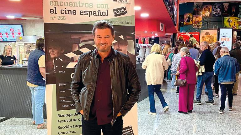 El director de cine Julio Medem, en los momentos previos a la proyección de su largometraje “Ocho”, en los Multicines La Loma. / Pedro Castro Checa / Diario JAÉN.