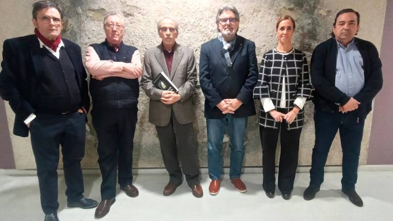 Juan Manuel Molina Damiani, Juan Rubio, Cristóbal López Carvajal, Alberto del Real, Manuela Rosa y José Madero, antes de la presentación. / Francisco Gaitán / Diario JAÉN.