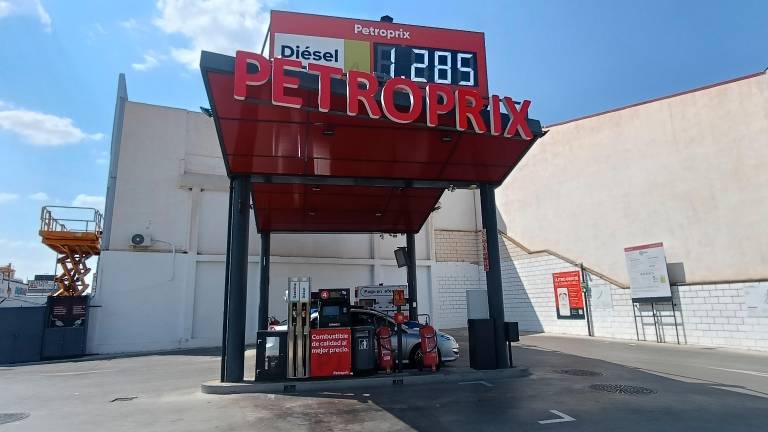 Caída del combustible en agosto, pero plana