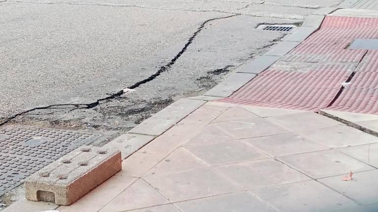 Riesgo de hundimiento en la calle Unicef