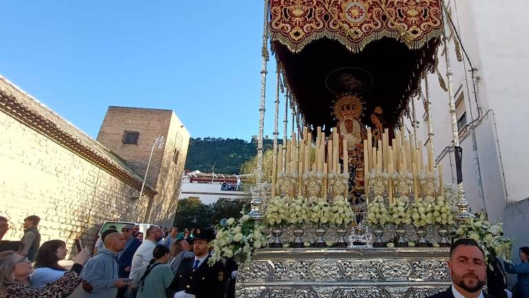 Alegría, ilusión y fervor en La Magdalena por la salida de la Cofradía de La Clemencia