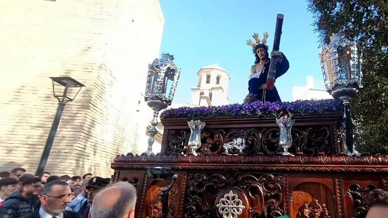 Alegría, ilusión y fervor en La Magdalena por la salida de la cofradía de La Clemencia