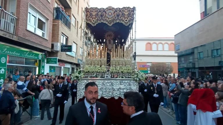 Alegría, ilusión y fervor en La Magdalena por la salida de la Cofradía de La Clemencia