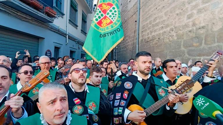 La Tuna Universitaria de Jaén vuelve a cantarle a su Virgen de las Lágrimas