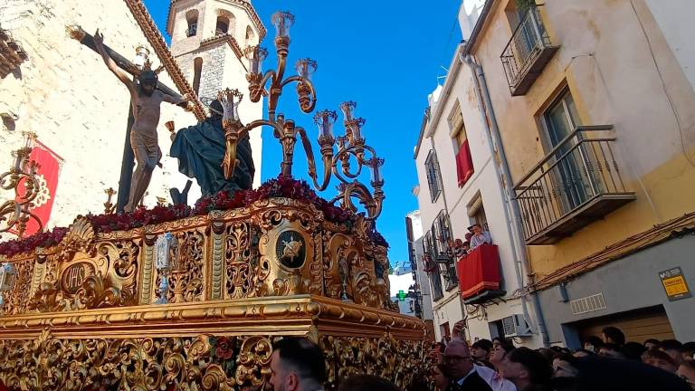 Alegría, ilusión y fervor en La Magdalena por la salida de la cofradía de La Clemencia