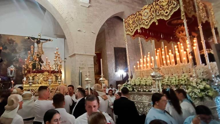 Alegría, ilusión y fervor en La Magdalena por la salida de la cofradía de La Clemencia