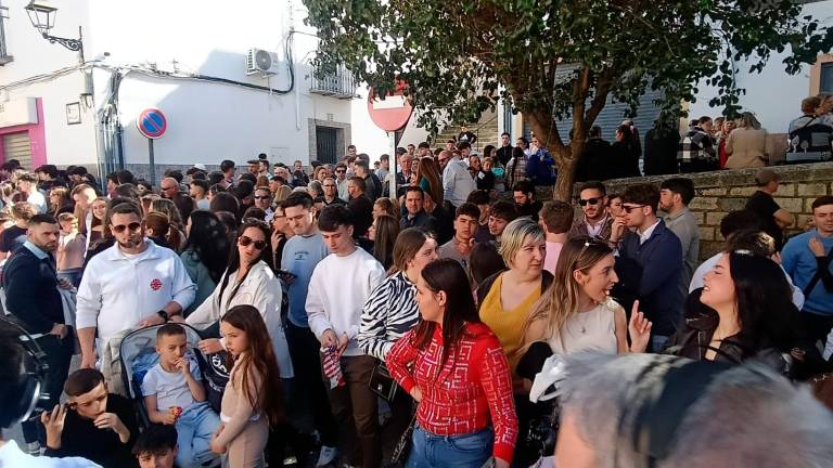 Alegría, ilusión y fervor en La Magdalena por la salida de la cofradía de La Clemencia