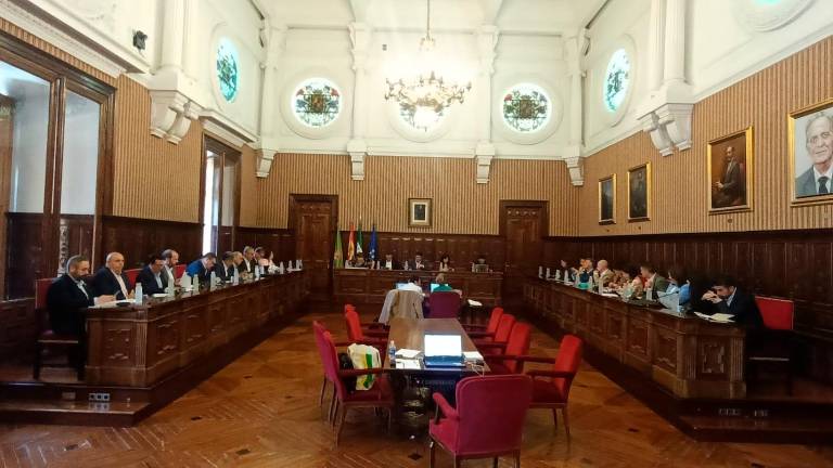 Roces a cuentas del presupuesto y las residencias de Diputación