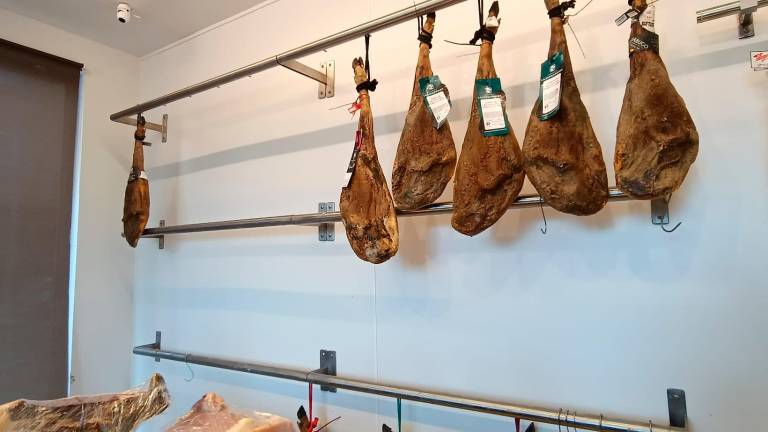 Roban 48 jamones en una tienda de ibéricos de Miguel Castillejo