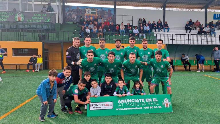 Al Mancha Real se le escapan los tres puntos en el tramo final (2-3)
