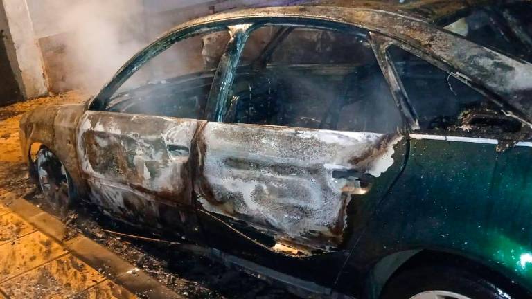 Extinguido un incendio en un vehículo en Arjona