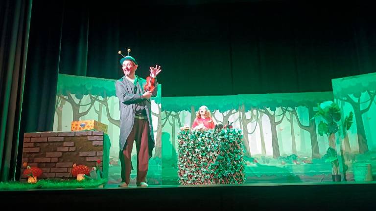 Imagen de archivo de la compañía Small Clowns durante una función el año pasado en el Teatro Darymelia, en Jaén. / Small Clowns.