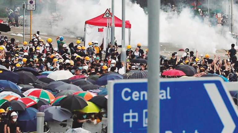 Batalla campal en Hong Kong contra la ley de extradición