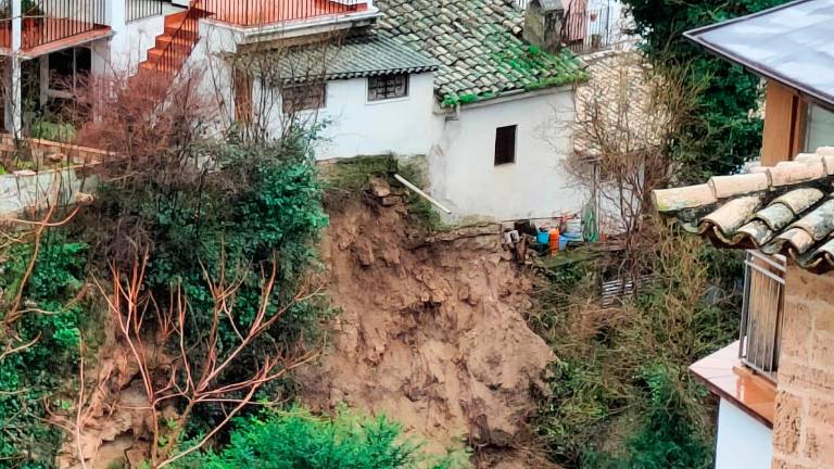Desalojan por precaución a dos familias en Cazorla