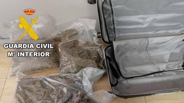 Detenido con una maleta llena de marihuana en Campillo de Arenas