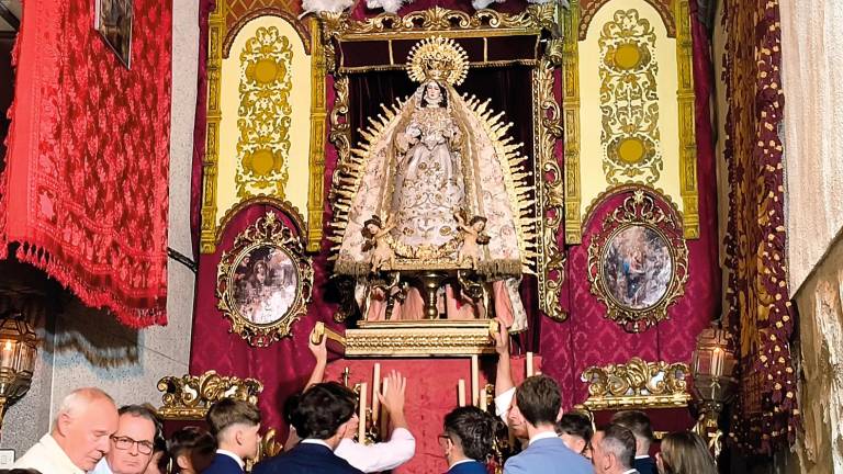 Solemnidad y devoción en una velada de tradición y esperanza en Jaén