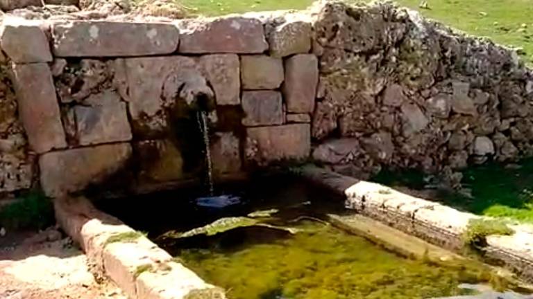En la Nava del Tejuelo, altiplanicie en una encrucijada de rutas de montaña