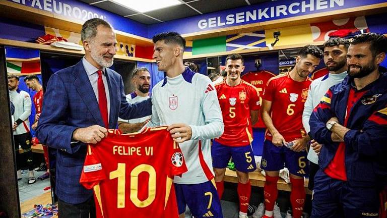 El rey Felipe VI apoya a La Roja tras el triunfo sobre Italia