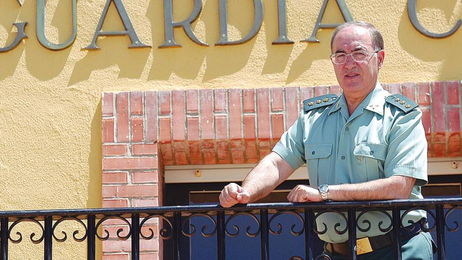 <i><b>AÑO 2004.</b></i><i> José Fernández dirigio la Academia de Guardias de la Guardia Civil de Baeza, manantial de la Benemérita española, dándole un toque humanista a una formación tan militar.</i>