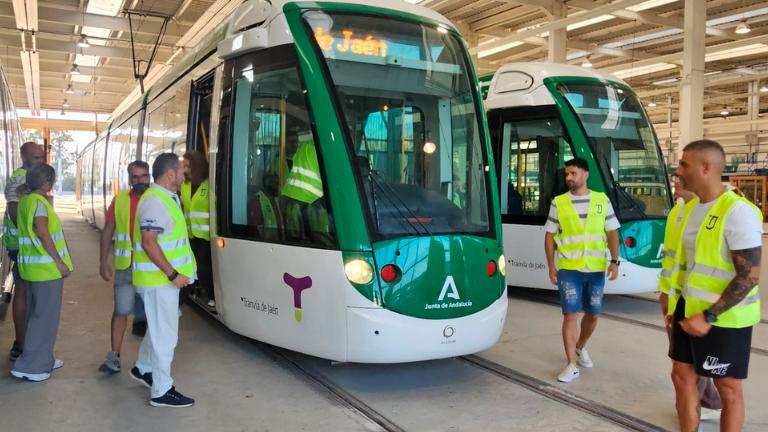 Los 30 conductores del tranvía de Jaén inician la formación práctica en las cocheras de Vaciacostales