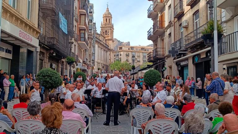 La Banda Municipal de Jaén anima la Feria de San Lucas en la Carrera