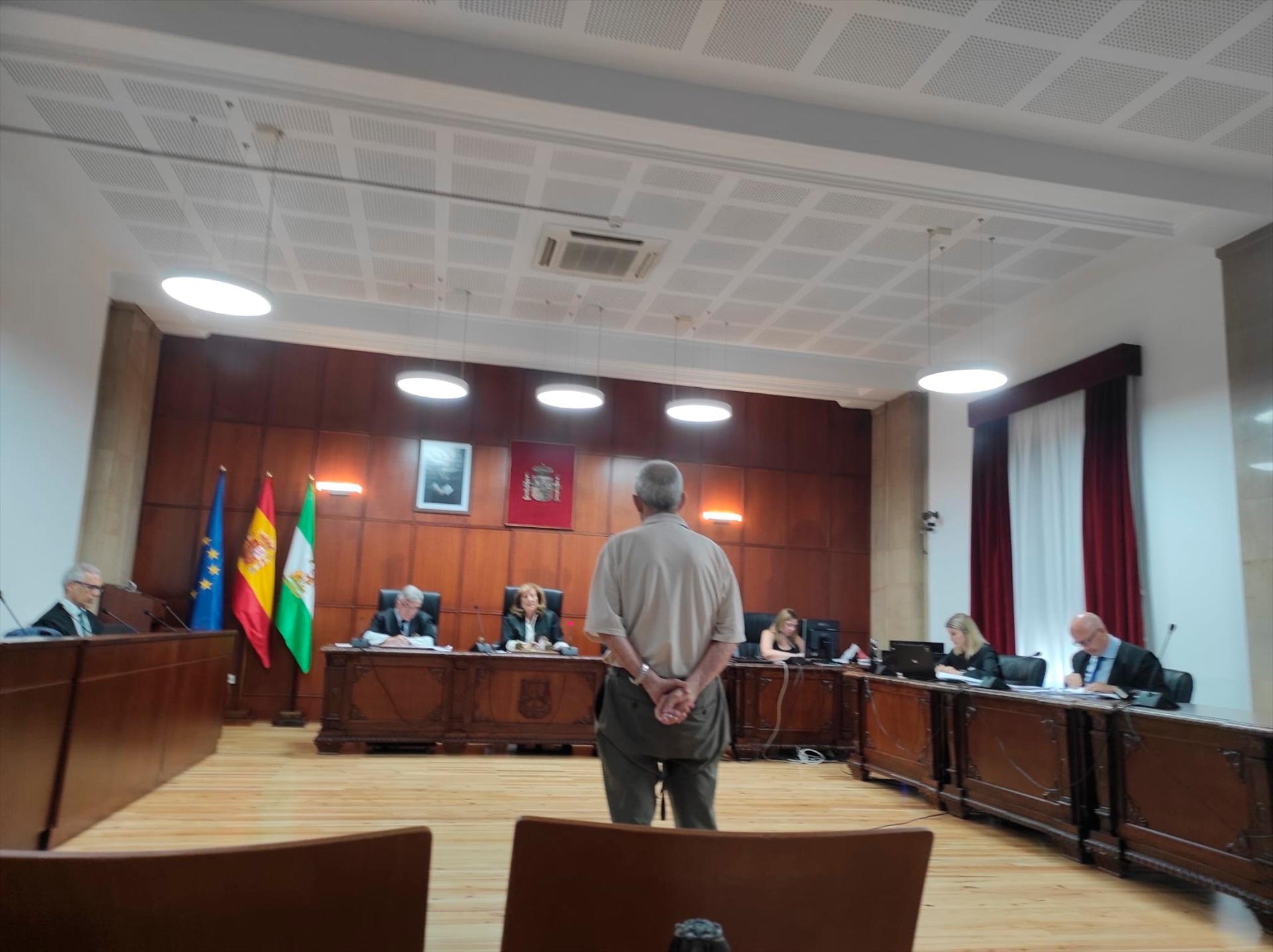 Piden 20 años de prisión para un octogenario acusado de abusar de sus nietos