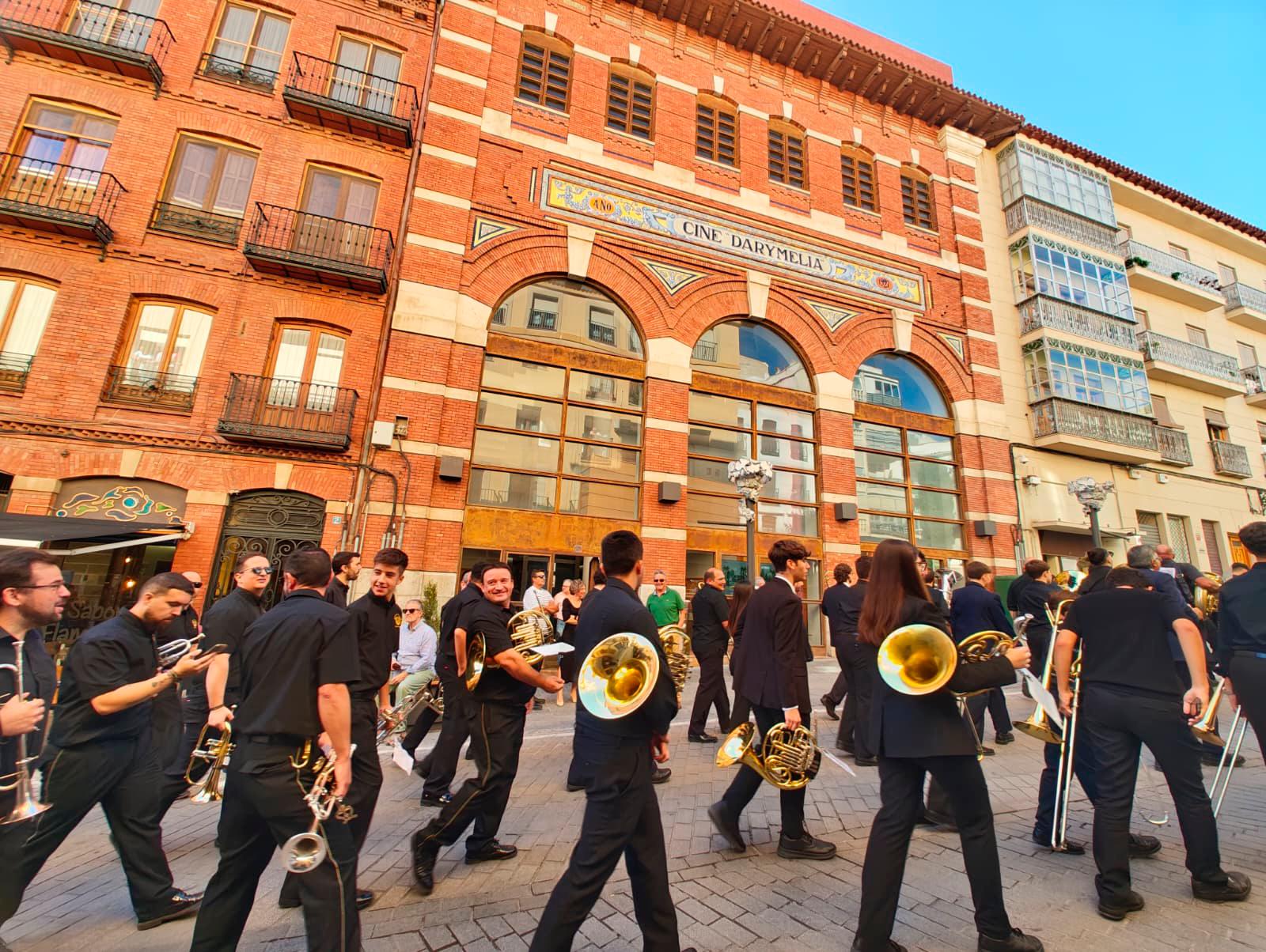 La música de banda llena de vida el centro de Jaén en la jornada festiva de San Lucas