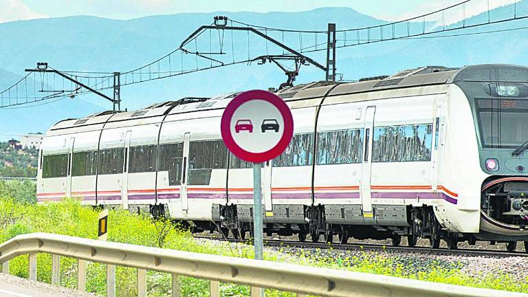 Un tren se queda en la estación tras no encontrar un maquinista