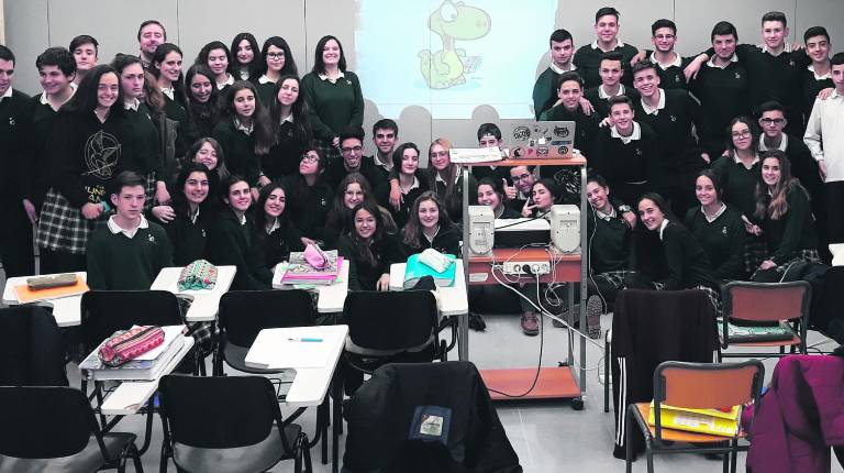 EN LA ESCUELA. <i>Conferencia de la redactora jefe de Diario JAÉN, Manuela Rosa, en el Colegio de Las Carmelitas.</i>