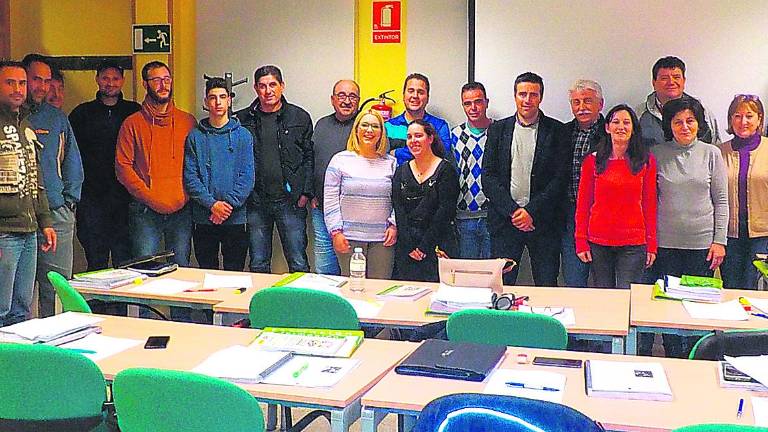 UPA imparte un curso de plaguicidas