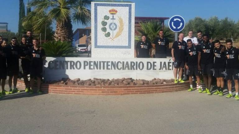 El Jaén FS pasa una jornada con los internos del Centro Penitenciario Jaén II