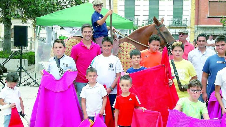 Rodeados de capotes y arte