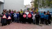 APRENDIZAJE. Usuarios del Centro Ocupacional Villa de Mengíbar participan en la jornada de Educación Vial.