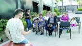 UNIDAD. Vecinos participantes en la asamblea vecinal, organizada por “Torre del Concejo”, para abordar los problemas de San Juan. 