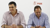 OPOSICIÓN. El secretario general del PSOE, Pedro Sánchez, y el secretario de Organización, César Luena. 