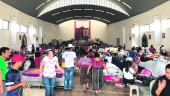 EVACUACIÓN. Cientos de personas hacen vida en la iglesia de Nuestra Señora de Guadalupe, en Escuintla.