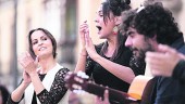 PAsión. La cantaora Blanca Pérez “La almendrita” interpreta una canción durante un directo en las calles de Granada.