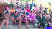 DIVERSIÓN. Monitores y asistentes al campamento de “Las Lágrimas”, en la localidad murciana de Águilas.