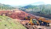 OBRAS. Las máquinas trabajan en la zona del puente “El Aguadero” y la curva del cortijo “El Borbotón”.