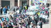 EDUCACIÓN. Algunos alumnos y profesores de la Safa durante la marcha por la Paz y la No Violencia.