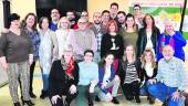 COMICIOS. Antonia Olivares, candidata a la Alcaldía, junto con los hombres y mujeres que componen su lista.