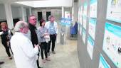 VISITA. La edil de Salud, María José Aceituno, y responsables sanitarios, en el hospital.