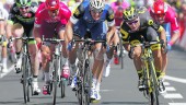 espectáculo. Kittel disputa el sprint final con Bryan Coquard en la cuarta etapa del Tour de Francia. 