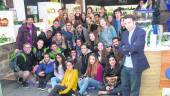 INTERÉS. Alumnos del instituto Abula junto a estudiantes de Dinamarca, en las instalaciones del centro.